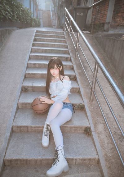 婬乱公女初尝云雨H_4K超清免费观看